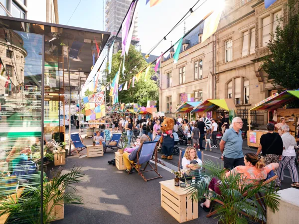 Die Fülle Basels auf 300 Metern – Auch 2024 entzückt das Flâneur Festival in der Elisabethenstrasse tausende Besuchende mit vielen kreativen Angeboten, Workshops, kulinarischer Vielfalt, Musik und endloser Stimmung.