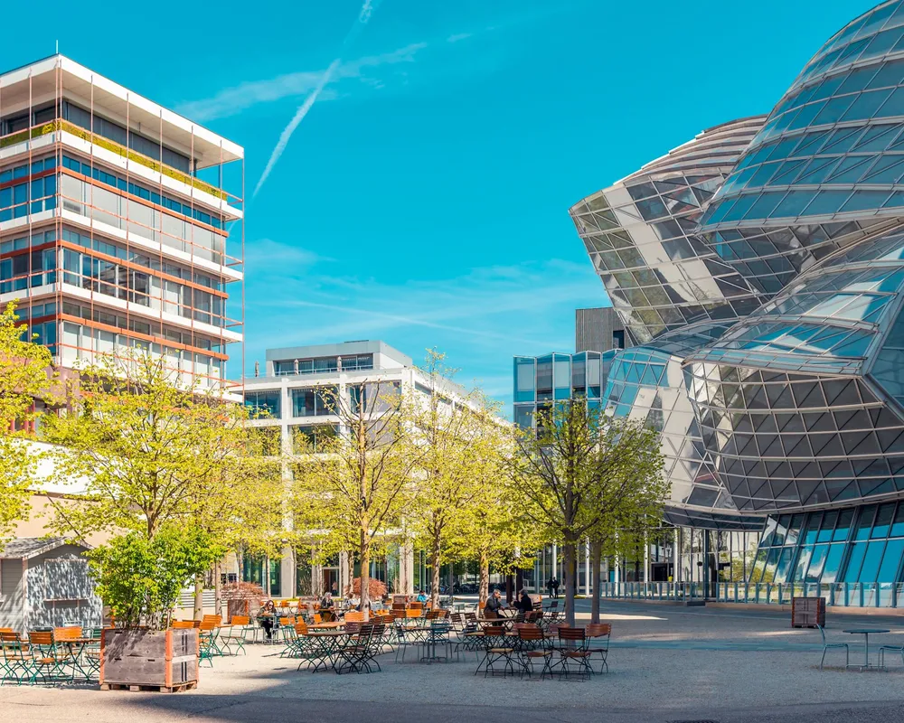 Kontraste am Rande der Stadt