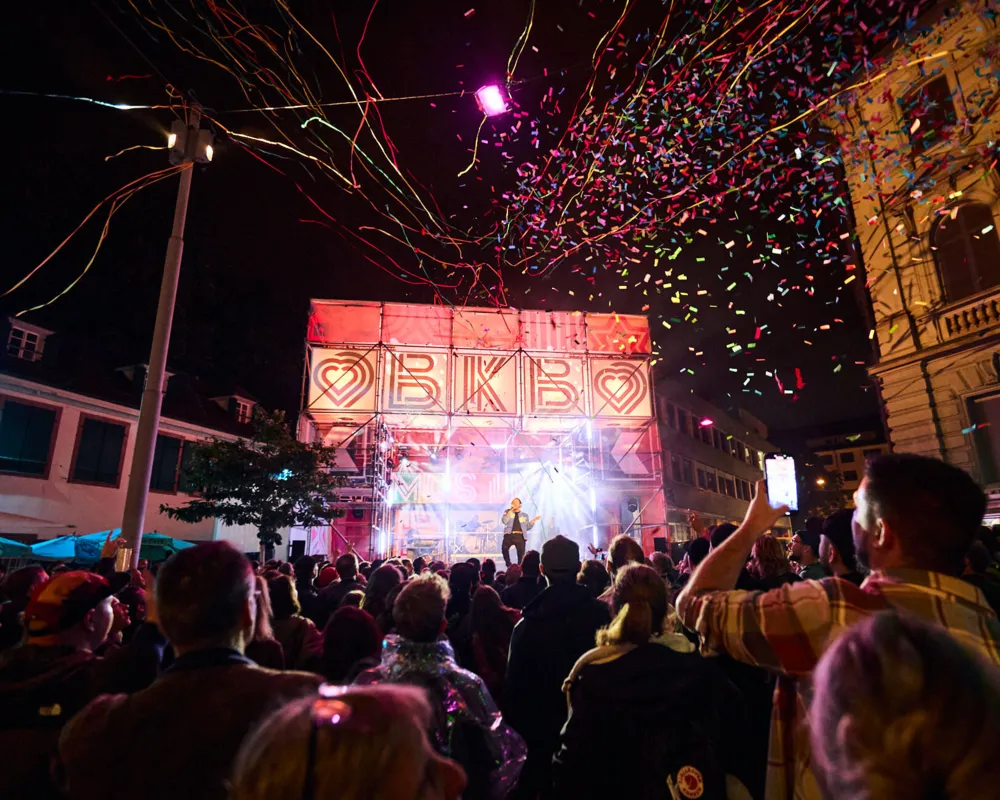 Ein letztes Mal Stadtliebe pur – Das Flâneur Festival verwandelte die Elisabethenstrasse zum grossen Finale in eine lebendige Bühne. Workshops, Musik, Kulinarik, Shopping und ein friedlich-fröhliches Miteinander machten den Abschied einzigartig.