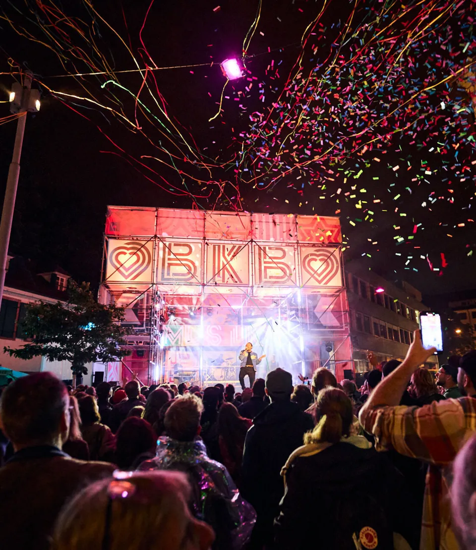 Ein letztes Mal Stadtliebe pur – Das Flâneur Festival verwandelte die Elisabethenstrasse zum grossen Finale in eine lebendige Bühne. Workshops, Musik, Kulinarik, Shopping und ein friedlich-fröhliches Miteinander machten den Abschied einzigartig.
