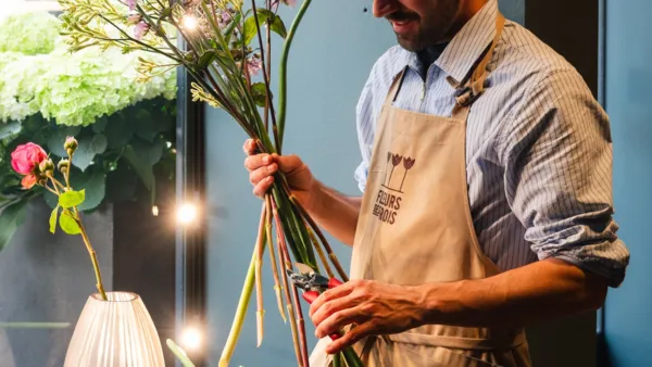 Floral Masterclass: Sommerliche Vasenfüllung mit Schnittblumen