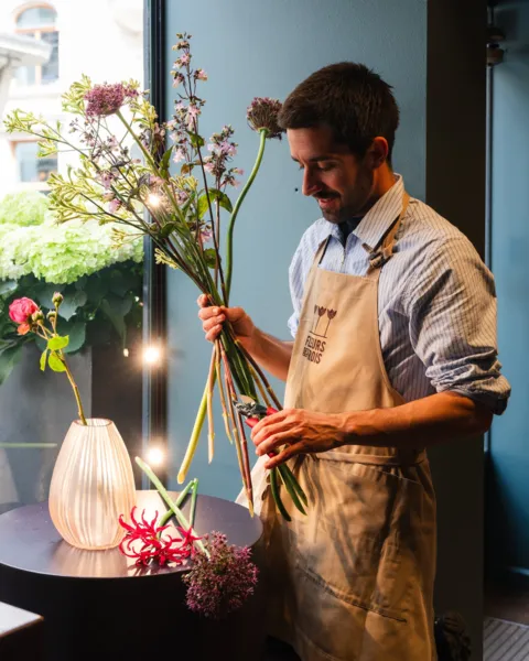 Floral Masterclass: Sommerliche Vasenfüllung mit Schnittblumen