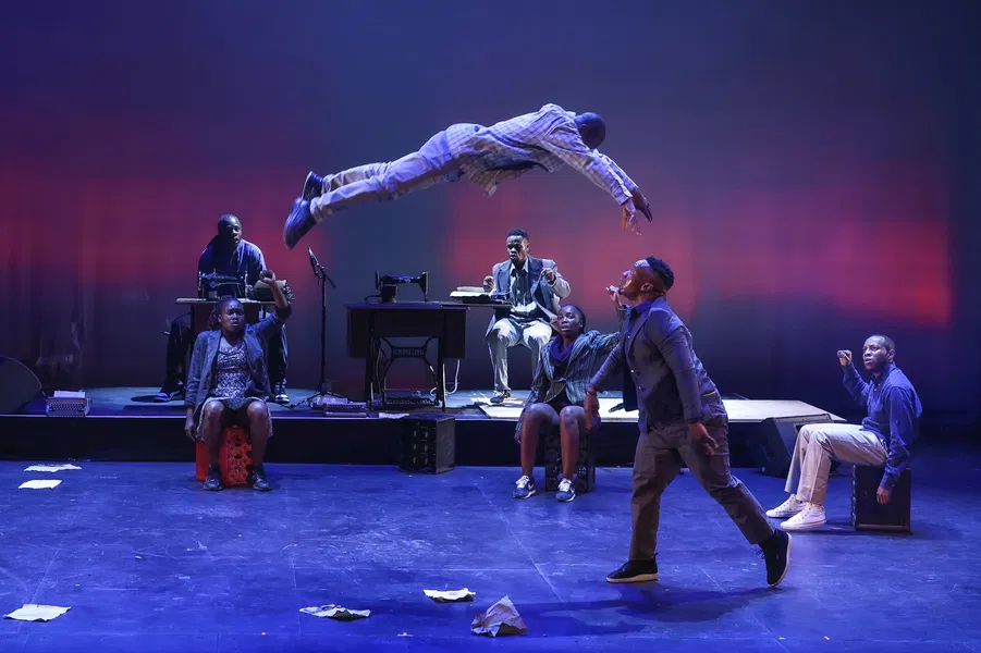 Theaterfestival – Izithukuthuku – Die zerrissene Seele des Arbeiters