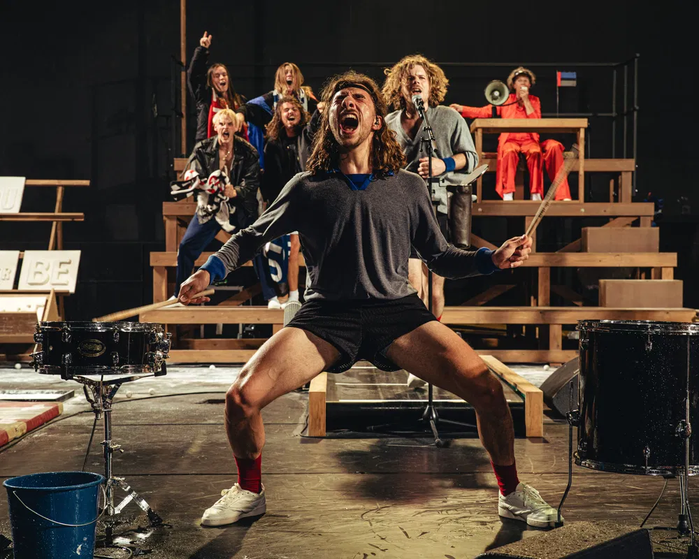 Dreizehn Tage Theater