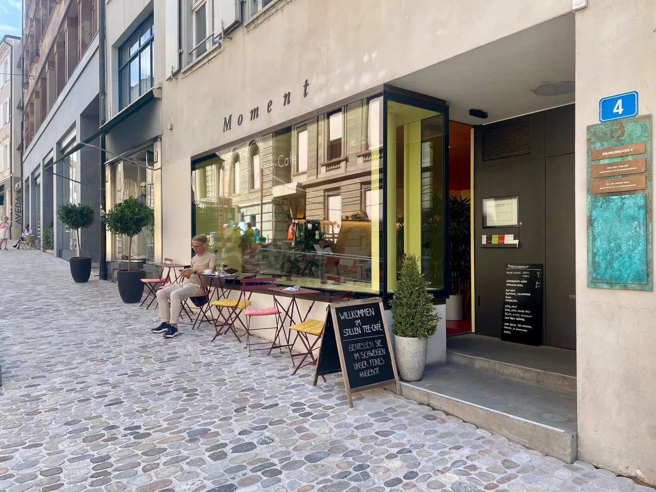 Moment Café