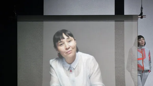 Neutralisiert - Wie verstehen Sie die Dolmetscherin?