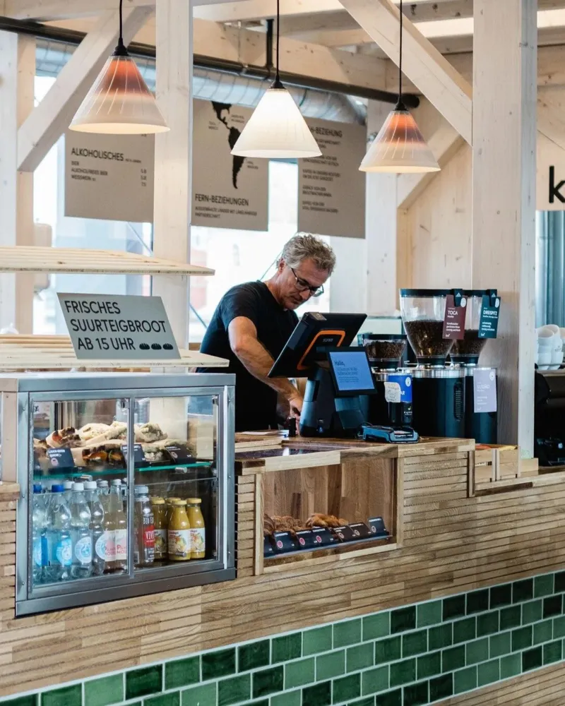 Kaffeemacher am Bahnhof SBB