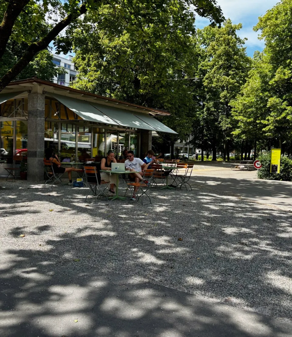 Sommerliches Käffelen beim Winkelriedplatz