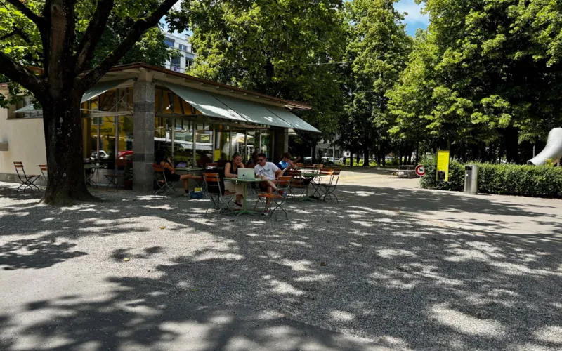 Sommerliches Käffelen beim Winkelriedplatz