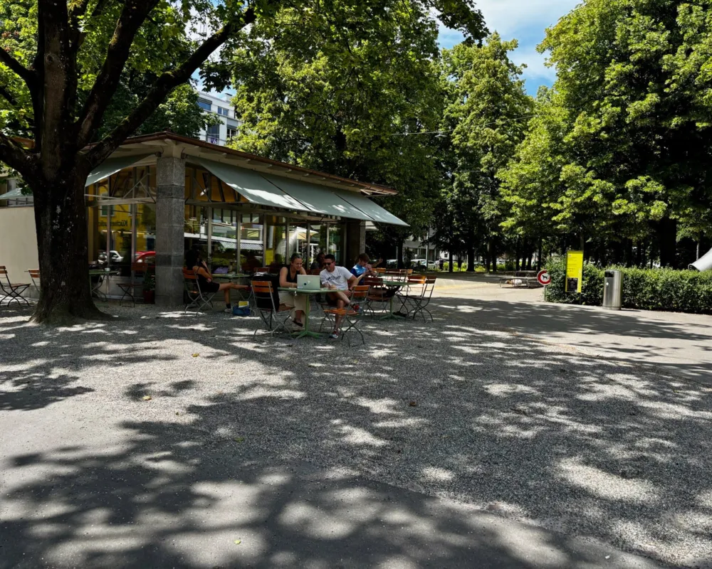 Sommerliches Käffelen beim Winkelriedplatz