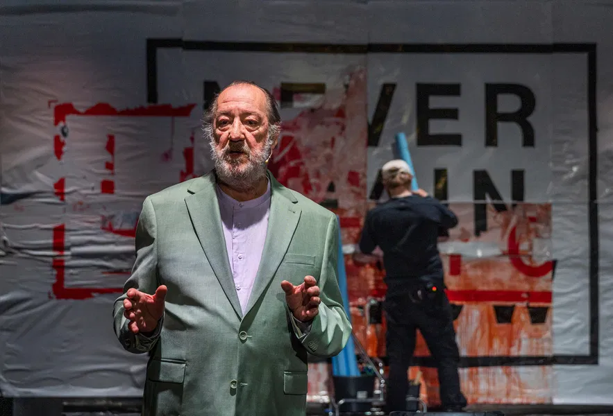 Theaterfestival – Three Times Left is Right