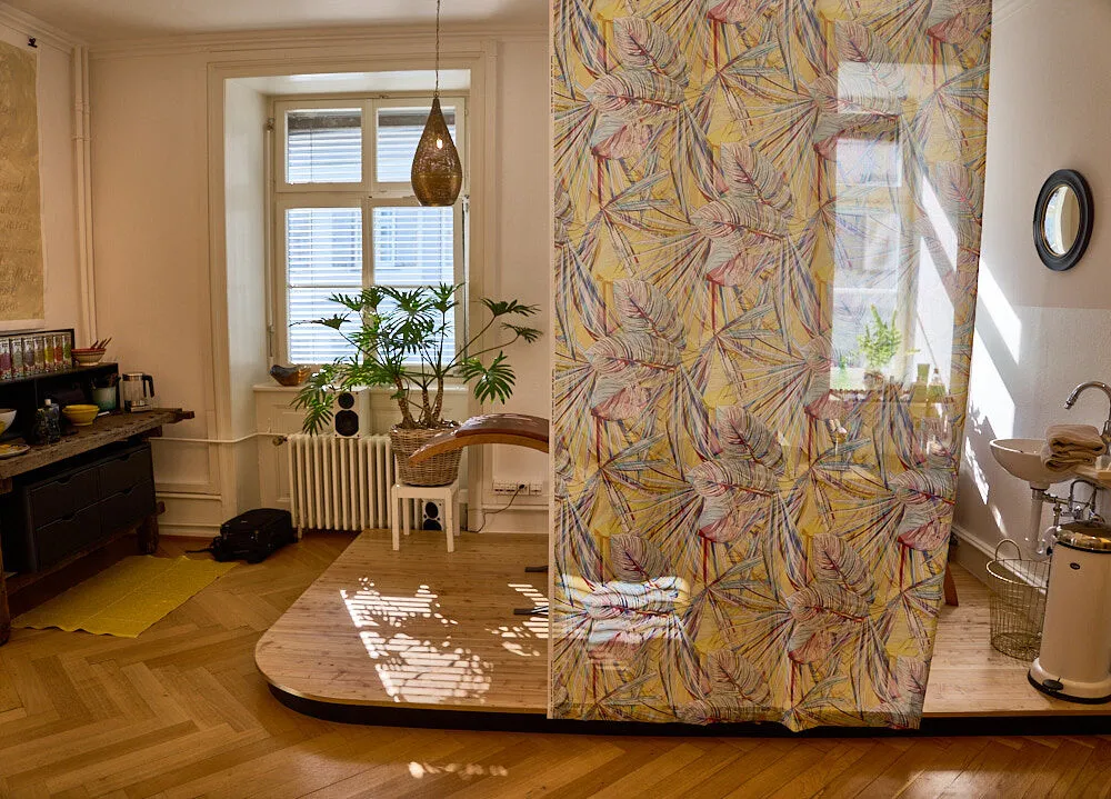 Eröffnung, Neu, Rhein, Totentanz, Licht, Sonne, Sommer, Herbst, Wasser, Haare im Leben, Haar, Haare, Haarschnitt, Natur, Kopfhaut, Natürlich, Natürlichkeit, Locken, Bürste, Haarpracht, Lebensgefühl, Almut Reich, im Salon, © Photo Christian Jaeggi, 7. S...