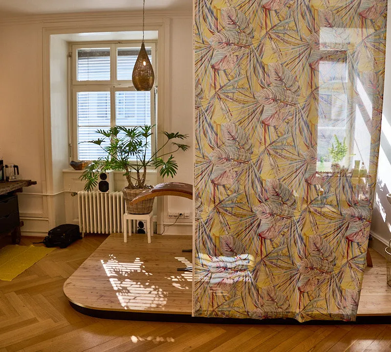 Eröffnung, Neu, Rhein, Totentanz, Licht, Sonne, Sommer, Herbst, Wasser, Haare im Leben, Haar, Haare, Haarschnitt, Natur, Kopfhaut, Natürlich, Natürlichkeit, Locken, Bürste, Haarpracht, Lebensgefühl, Almut Reich, im Salon, © Photo Christian Jaeggi, 7. S...