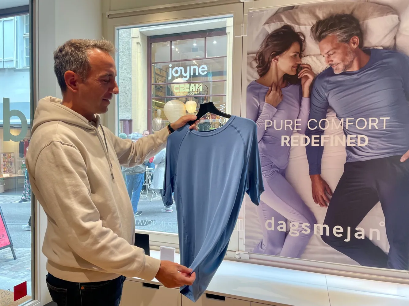 Store-Manager Marcos Meijueiro bringt dir die besondere Qualität von Dagsmejan am Spalenberg 16 näher.