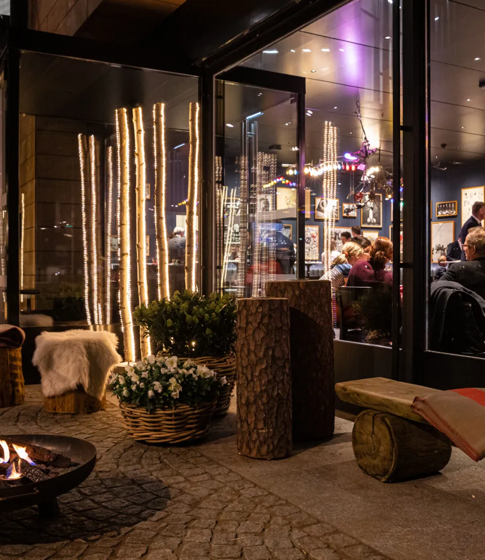 Festlich zu Tisch bei Jean Tinguely