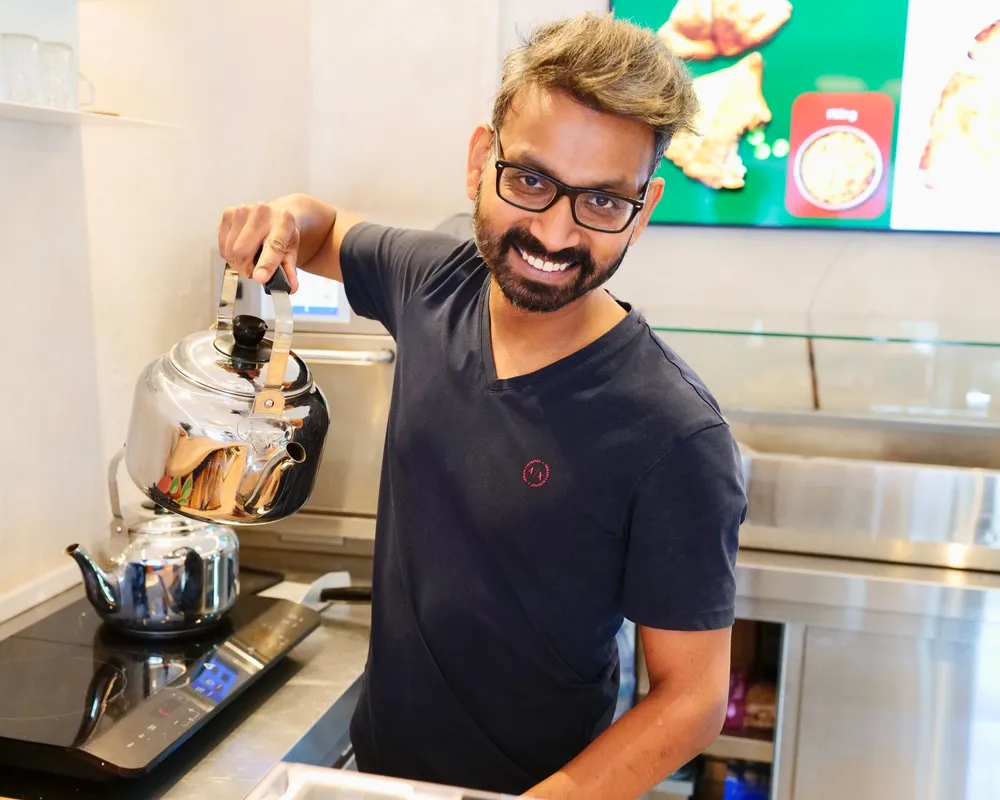 Matcha mit Samosa statt Kaffi und Gipfeli