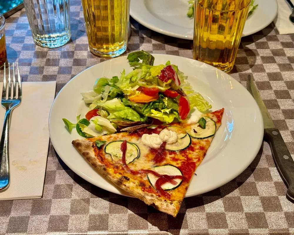 Pizza-Party mit geteiltem Spass