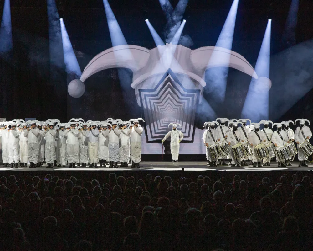 Weg von der bisherigen Frontal-Inszenierung – hin zur runden 360 Grad-Arena im 2025!