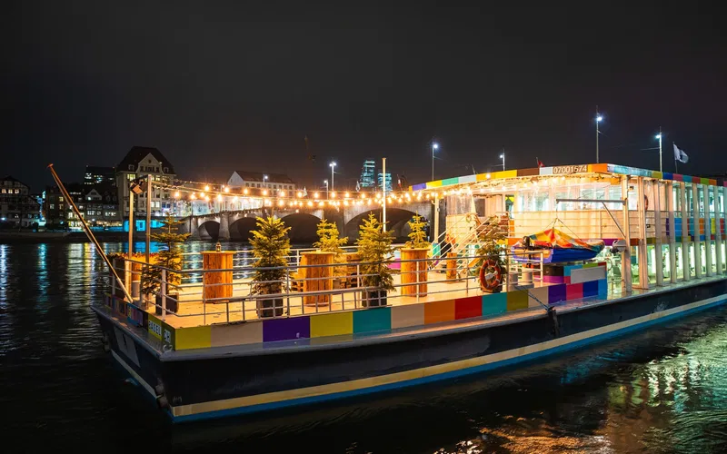 Feiern mitten auf dem Rhein