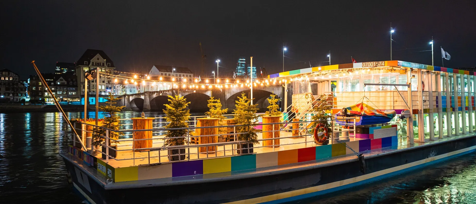 Feiern mitten auf dem Rhein