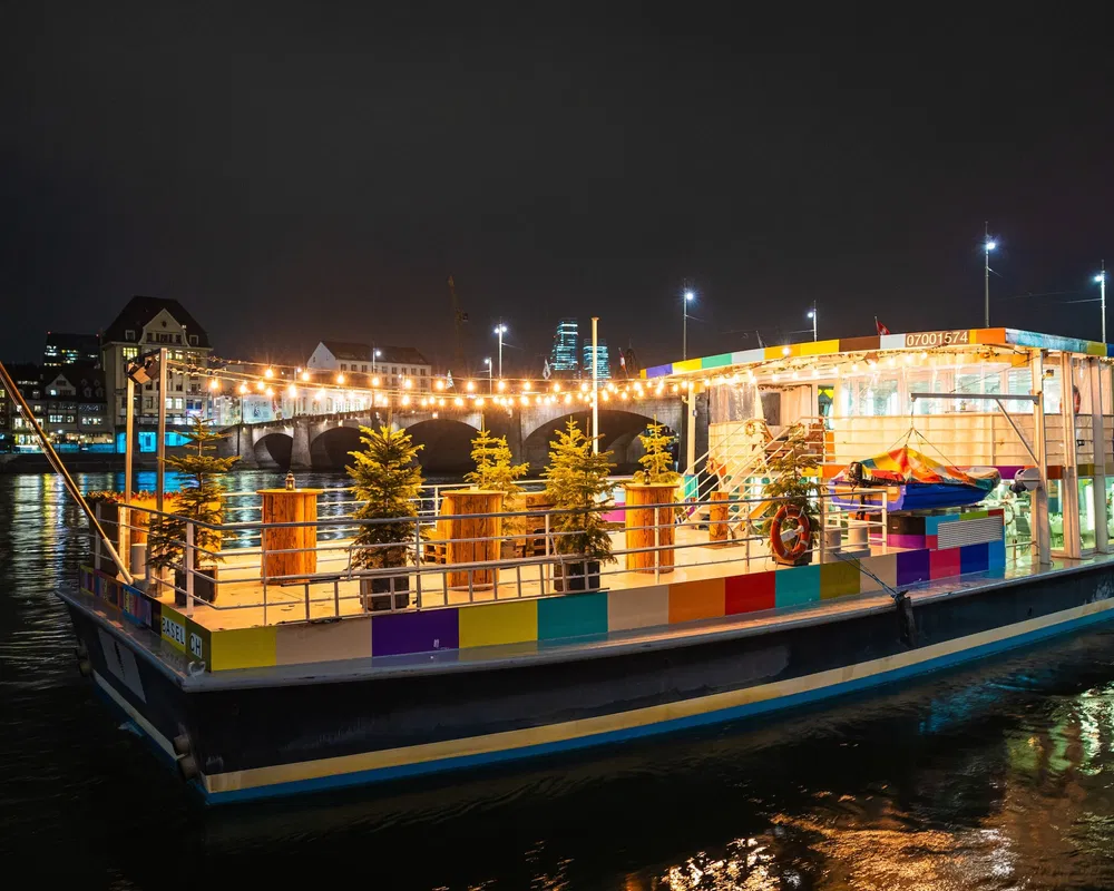 Feiern mitten auf dem Rhein