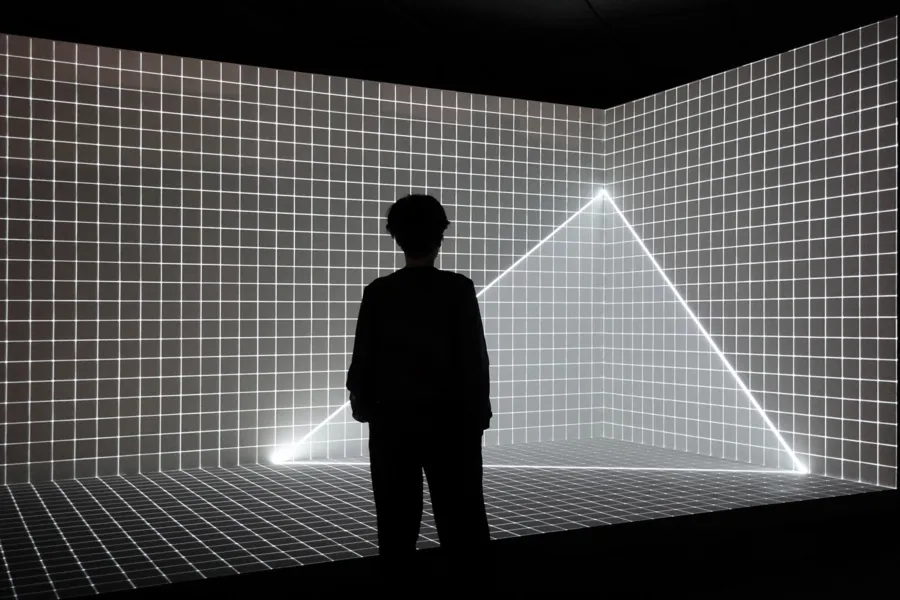 Ein Raum voll mit Licht, Bewegung und Sound