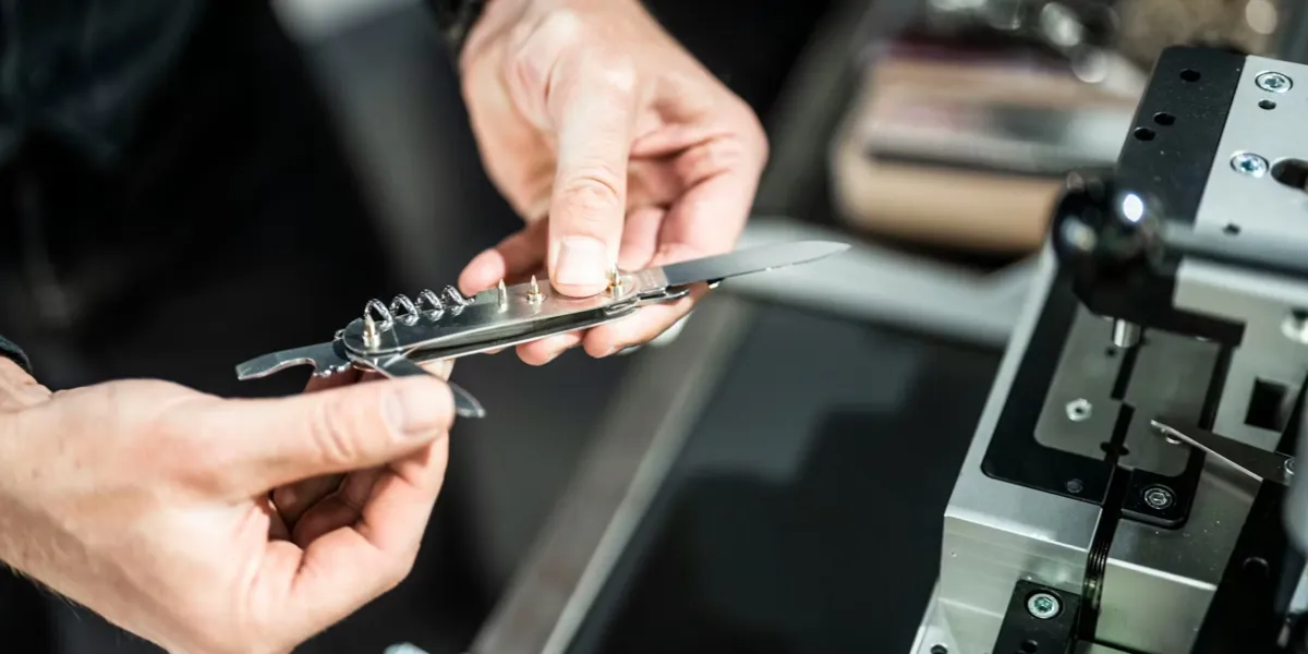 Sackmesser von Victorinox: Zusammenbauen und gravieren lassen