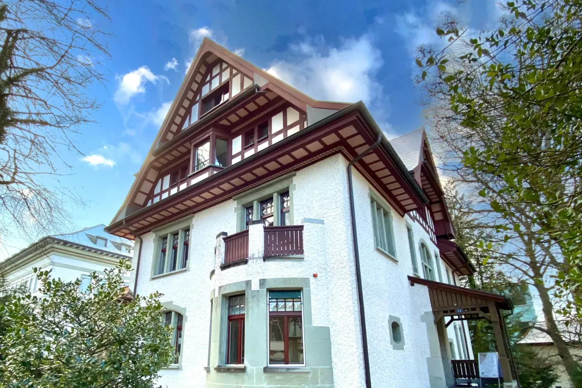 Frau und Familie, Aussenansischt