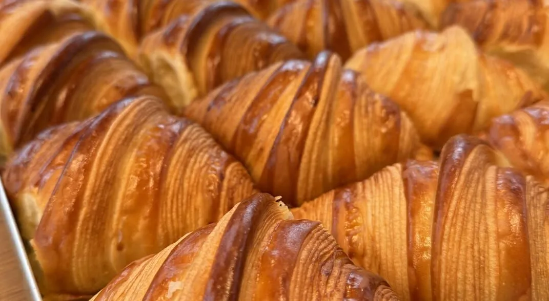 Frische hausgemachte Croisants im Pame Baden