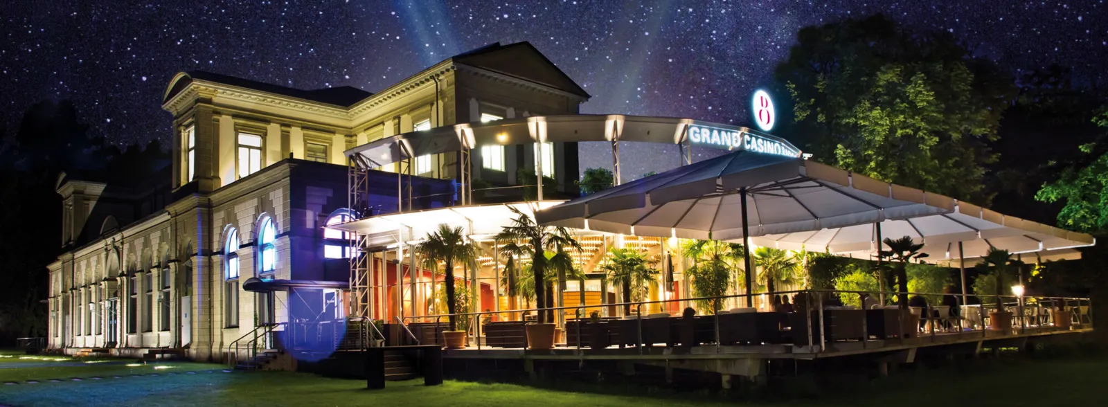 Grand Casino Baden von aussen bei Nacht