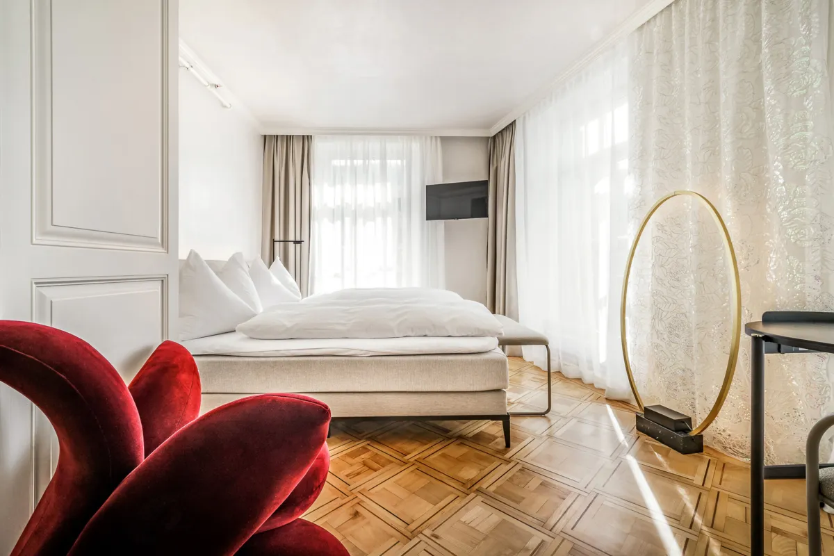 BLUME. Hotel & Restaurant Zimmer