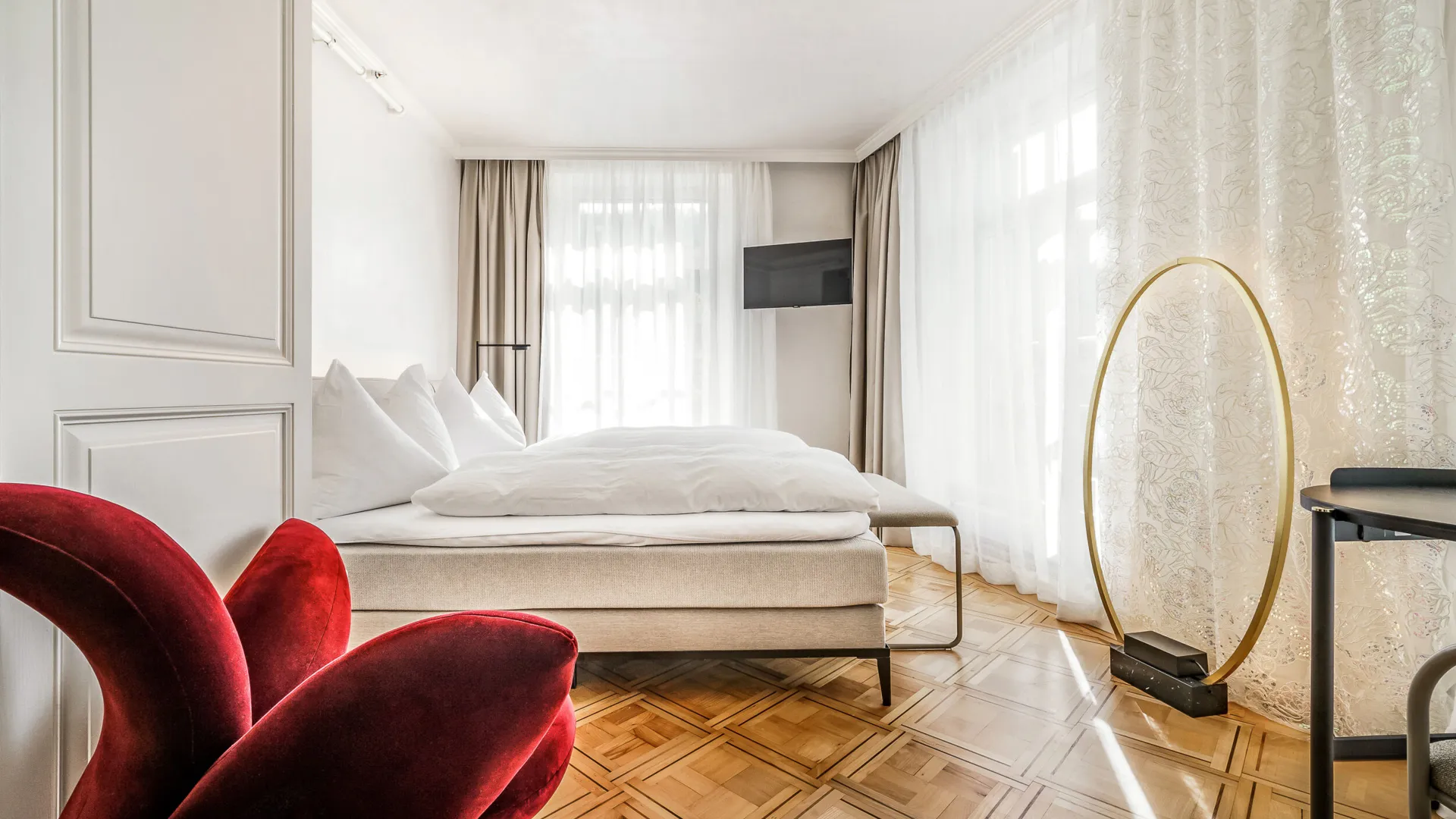 BLUME. Hotel & Restaurant Zimmer