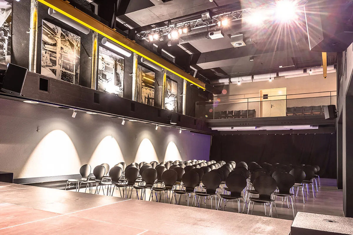 Druckerei Baden, Halle bestuhlt