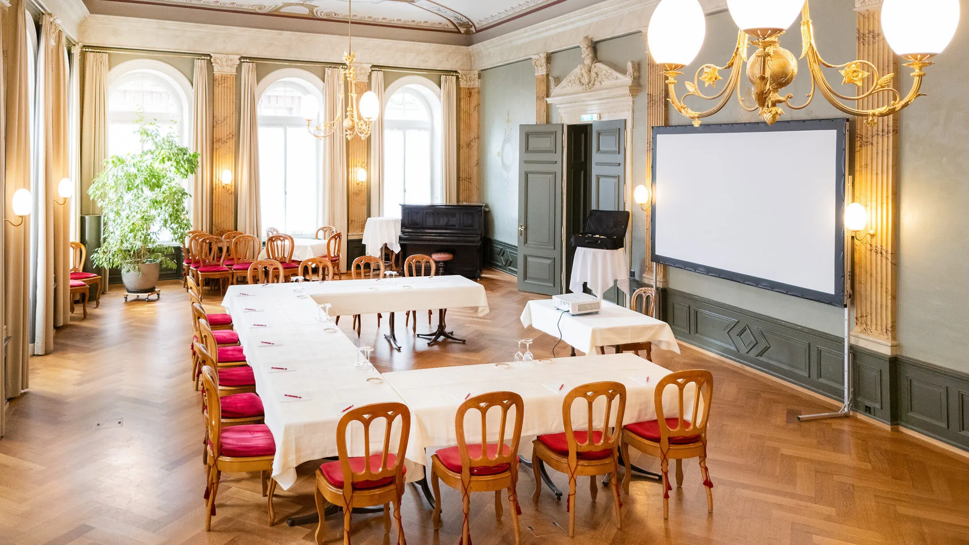 BLUME. Hotel & Restaurant Belle Epoque Saal