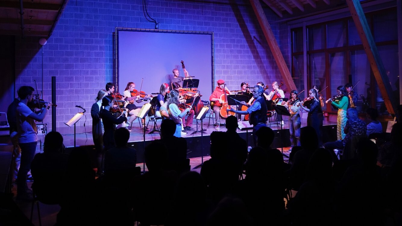 Die Kanti Wettingen lädt ein zur Musiknacht im Dialog mit visueller Kunst.