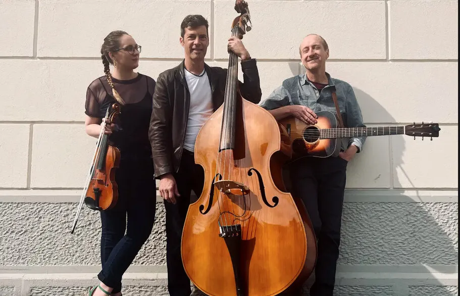 Caludo Folk Trio