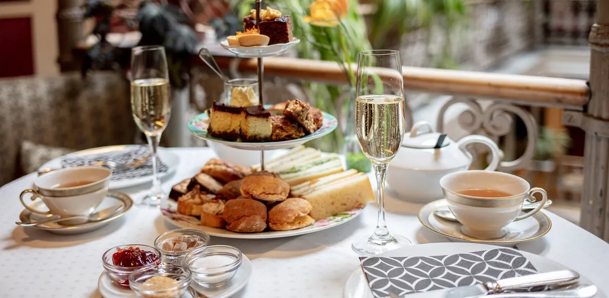 Tea Time à la Belle Époque im Hotel Blume
