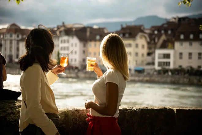 50% off an aperitif at the Hafebar (two drinks of your choice and an aperitif platter). In case of bad weather, this offer can also be redeemed at the Vini-Al Grappolo restaurant until 7 pm