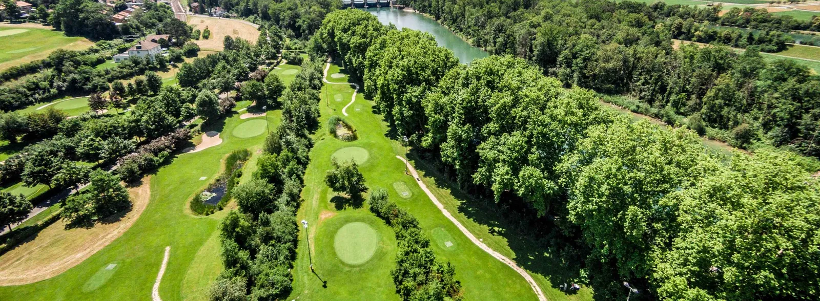 Pitch & Putt Feld aus der Vogelperspektive 