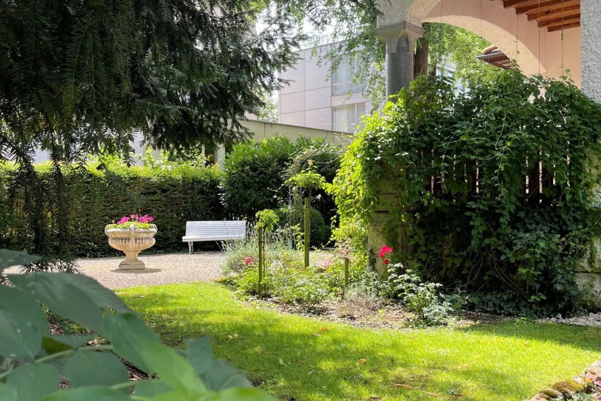 Frau und Familie, Garten