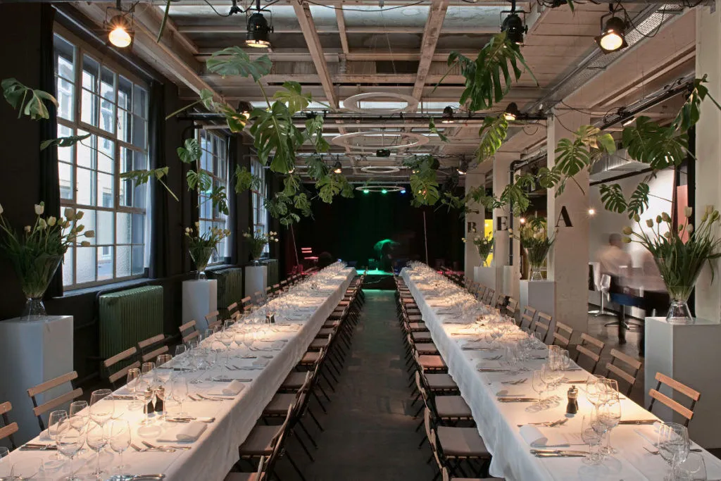 Stanzerei, Tafelbestuhlung