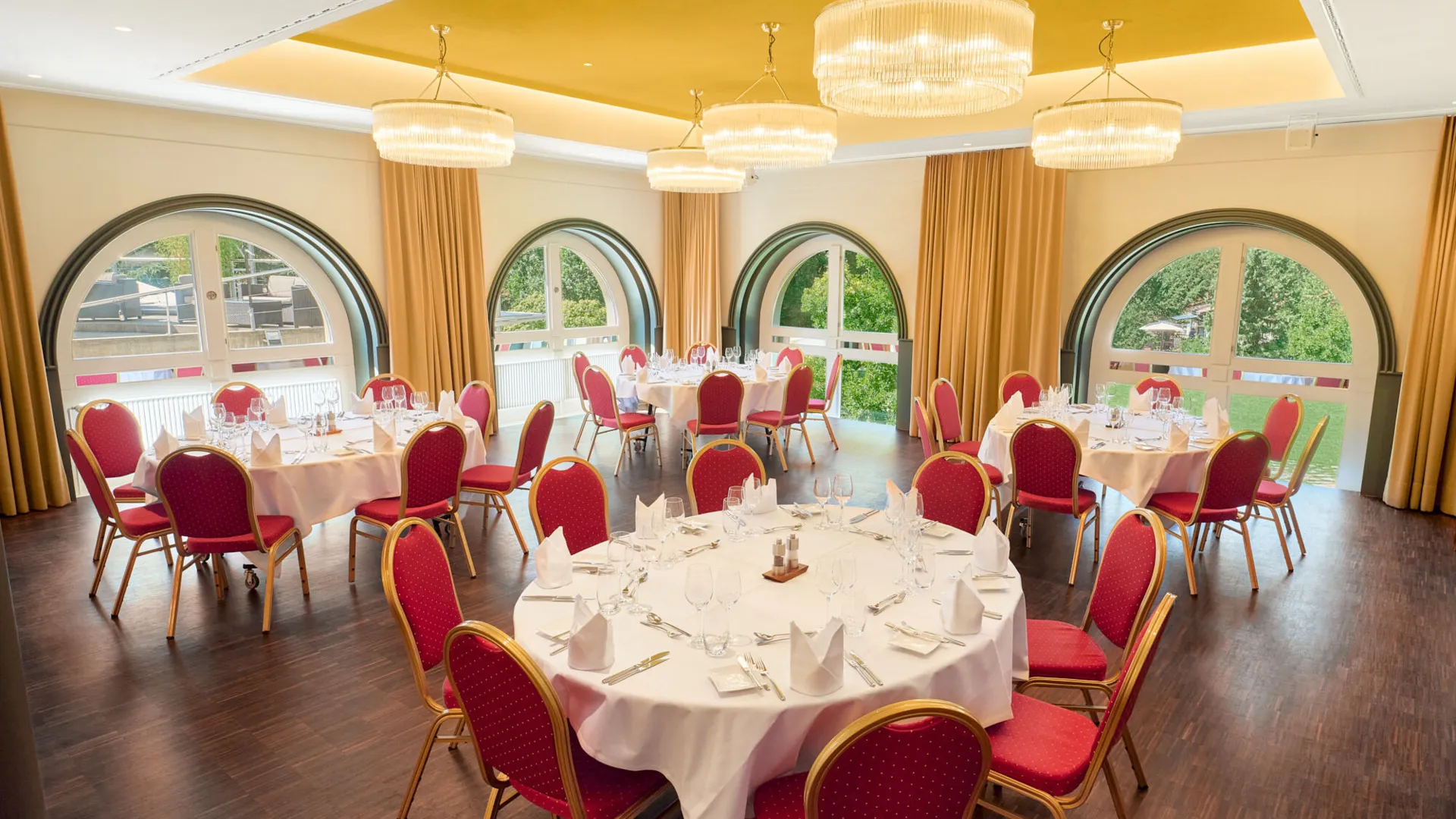 Grand Casino Baden, Au Premier Bankett