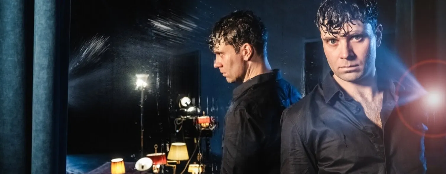 DIE WELT IM RÜCKEN – Premiere