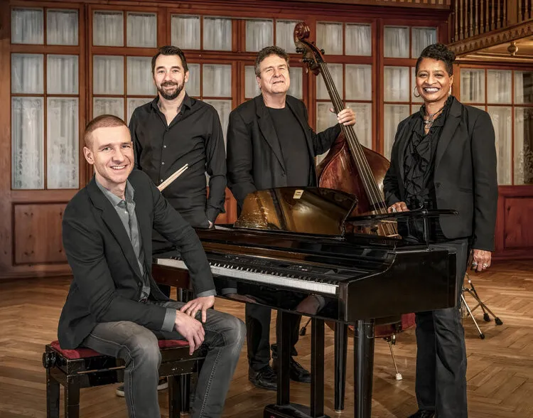 Meet Villa Boveri - Elias Bernet Band feat. Freda Goodlett
