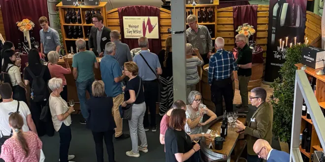 Tasting regional wines at the Trottentage Ennetbaden