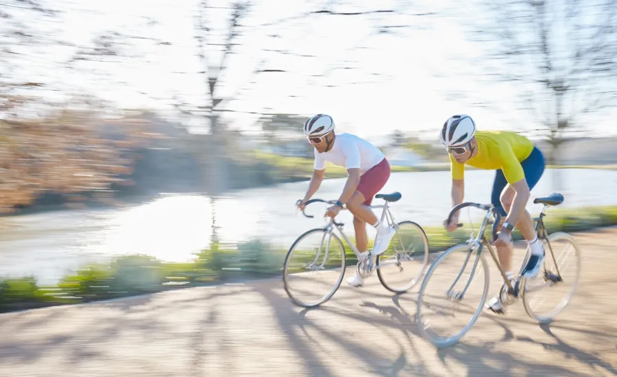 Biker an der Aare
