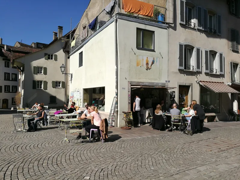 Aussenbereich Garage Bar am Kirchplatz