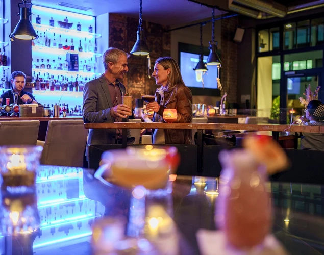 Kaffees, Bars und Restaurants Kaffees, Bars und Restaurants