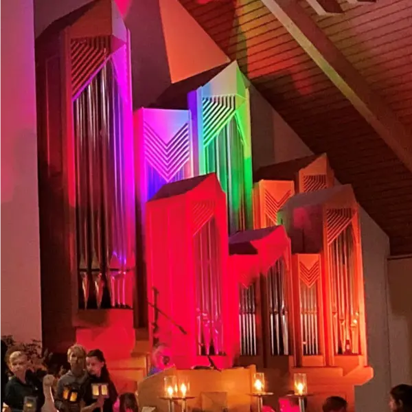 Kick-off der "Langen Nacht der Kirchen" in St. Martin unter dem Motto "Feuer und Flamme": offenes Rise-up-Singen 