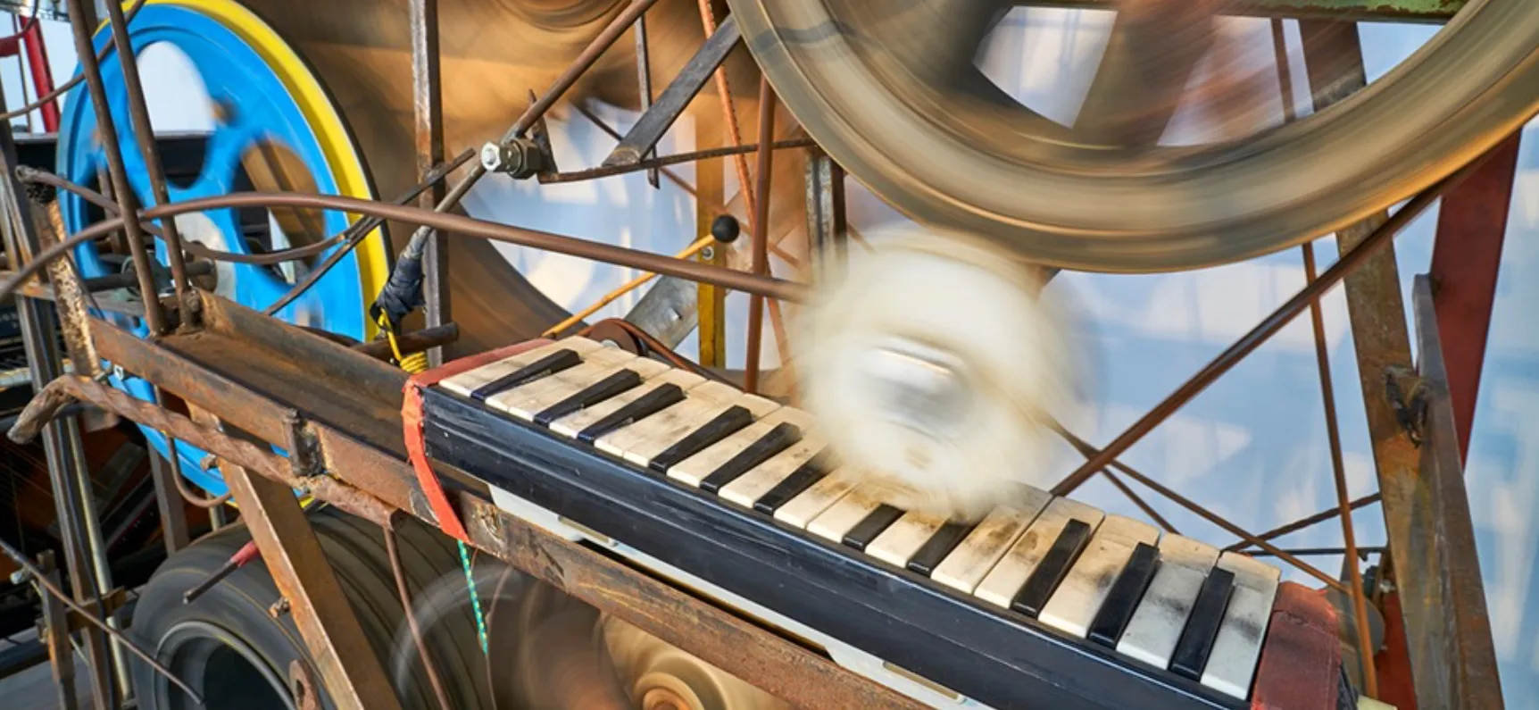 Audio Tutorial «Baue deine eigene Musikmaschine» vom Museum Tinguely
